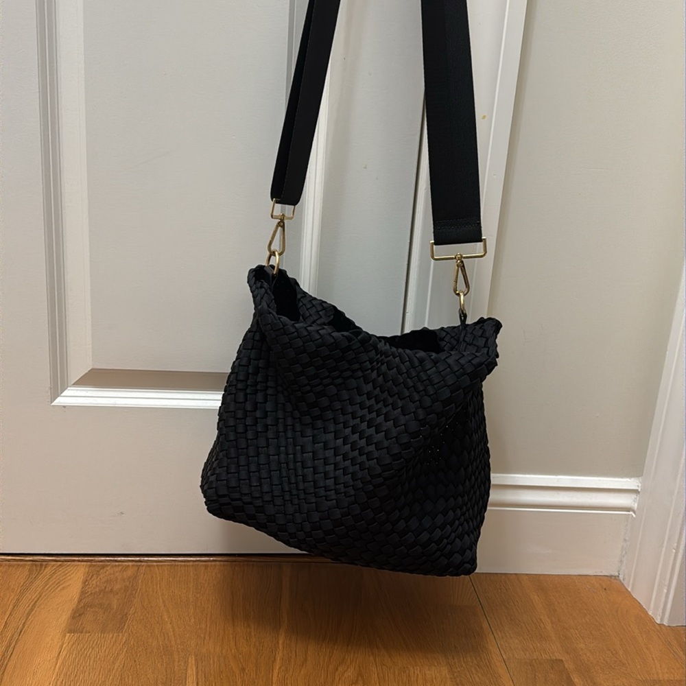 Black adjustable chic bag